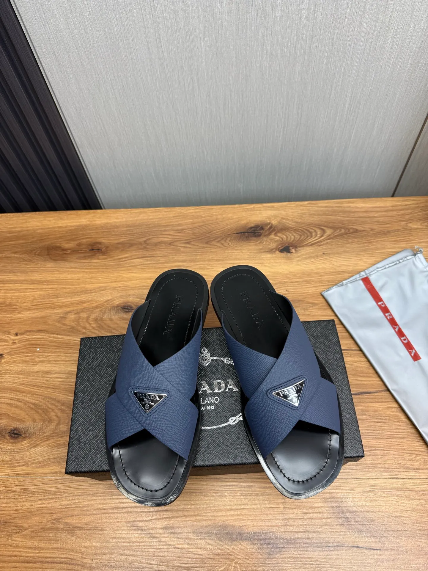 Factory price 340💰 ＰＲＡＤＡPrada - popular men's slippers hot sale 🔥 🩴Official website one to one production 38-45 sizes 45 46 🉑️Customized!